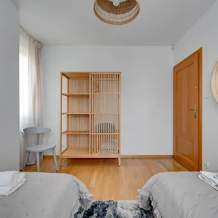 Amalfi - Quiet Family By Lion